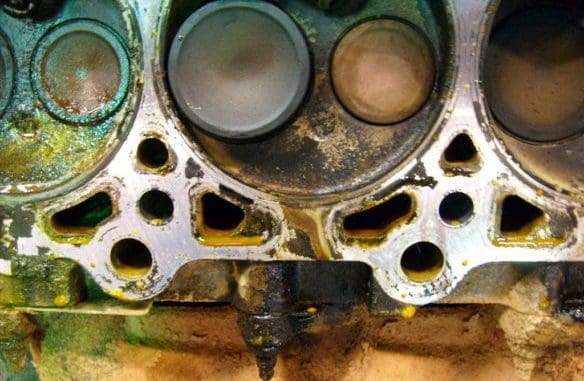 Cylinder Head Gasket Leaks - Know The Signs And Symptoms